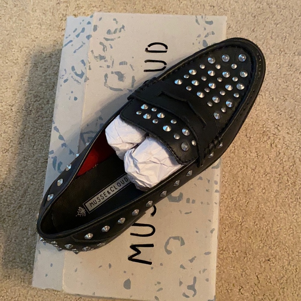 Musse & Cloud black Allen penny loafer.